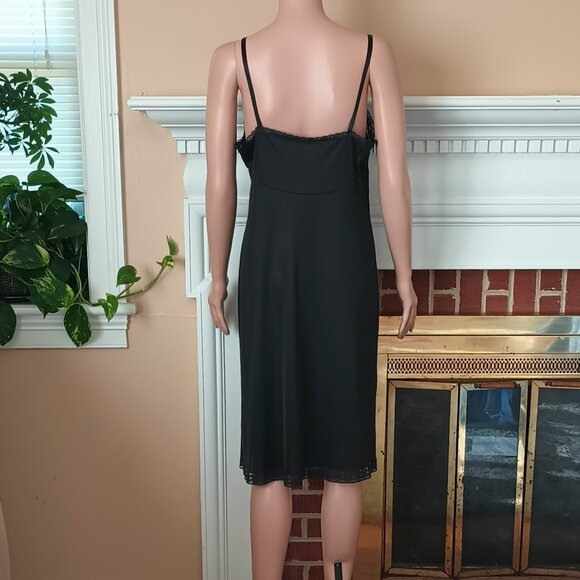 Vanity Fair Vintage Full Slip 36 L Long Black Lace Top & Hem V Neck Made in USA - Picture 6 of 8